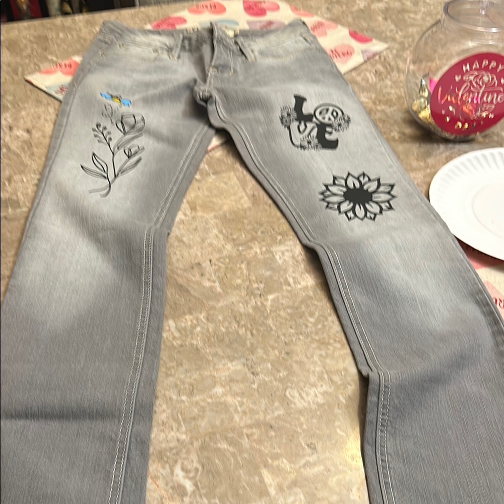 Light Gray Skinny Jeans with Floral Embellishments - Picture 3 of 3